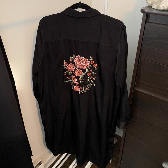 Satin finish shirt tunic with flower design - Picture 1 of 3